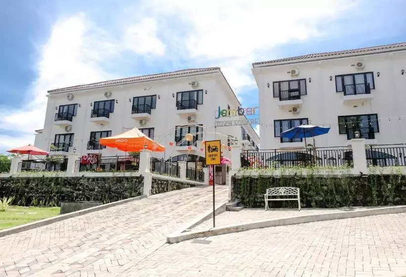 Hotel Oyo 1352 Jember Town Square Residence