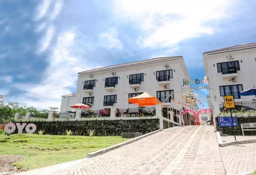 Hotel Oyo 1352 Jember Town Square Residence