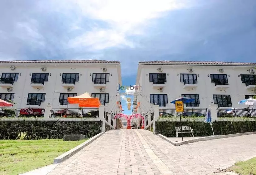Hotel Oyo 1352 Jember Town Square Residence