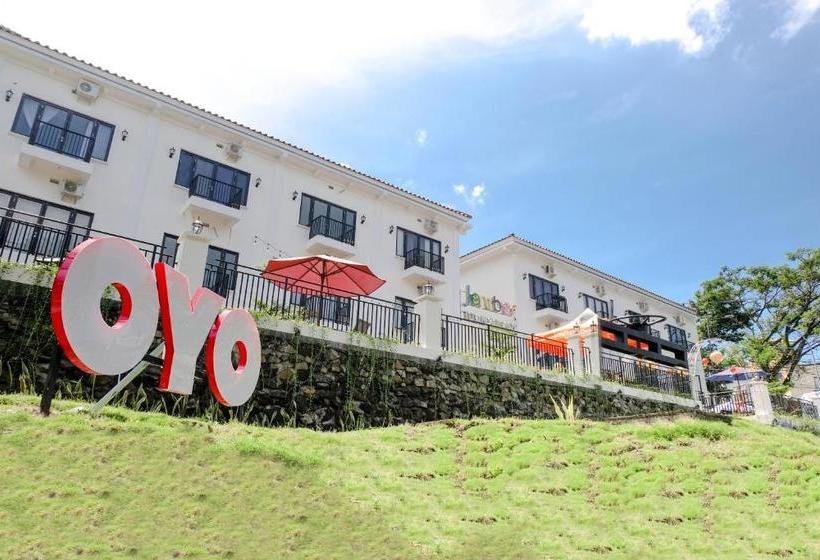 هتل Oyo 1352 Jember Town Square Residence