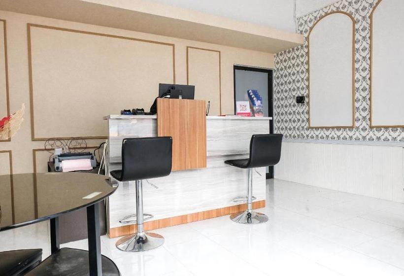 هتل Oyo 1352 Jember Town Square Residence