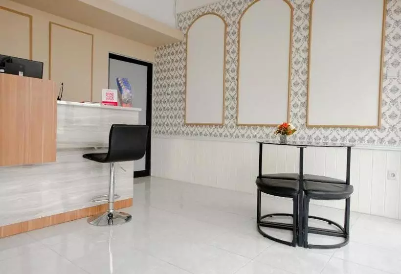 Hotel Oyo 1352 Jember Town Square Residence