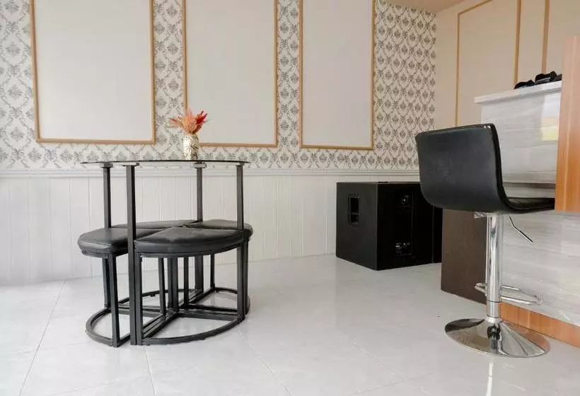 Hotel Oyo 1352 Jember Town Square Residence