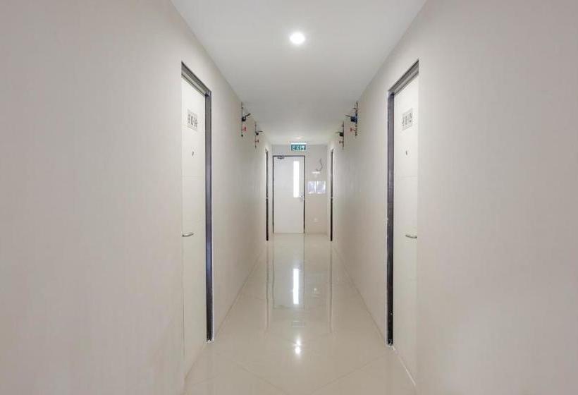 هتل Oyo 1352 Jember Town Square Residence