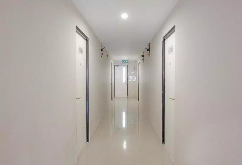 Hotel Oyo 1352 Jember Town Square Residence