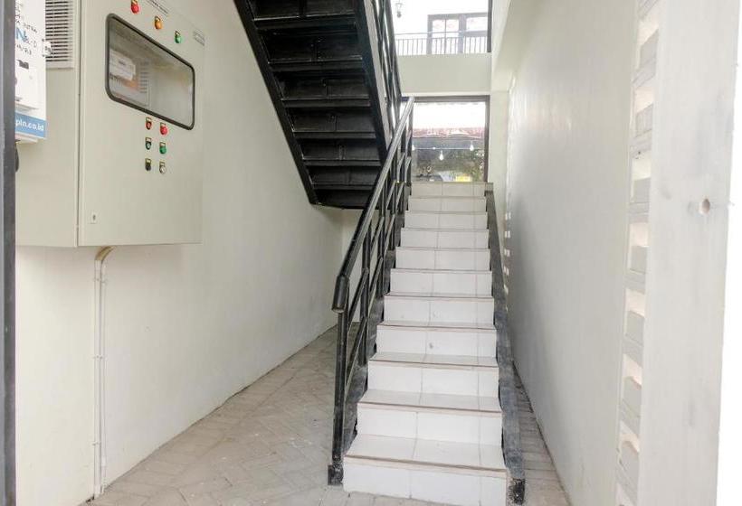 هتل Oyo 1352 Jember Town Square Residence