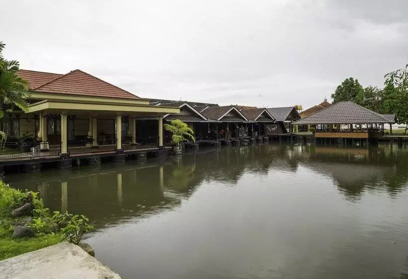 Hotelli Reddoorz Syariah At Bumi Eyang Enin Homestay Tasikmalaya