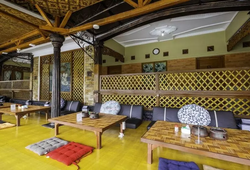 Hotelli Reddoorz Syariah At Bumi Eyang Enin Homestay Tasikmalaya