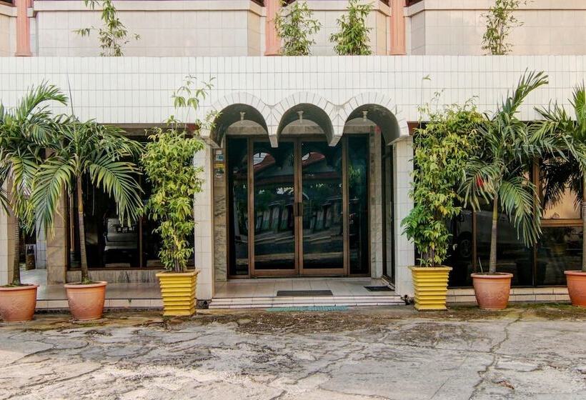 בית מלון כפרי Spot On 2690  Tampan