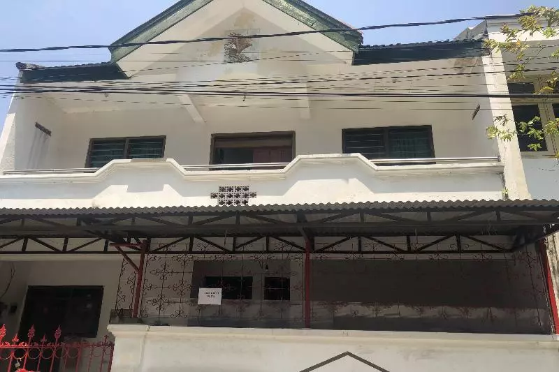 ホテル Oyo 2678 Manyar Guest House