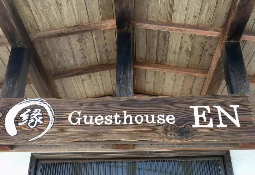 Majatalo Guesthouse En