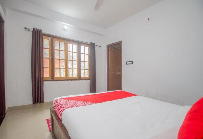 هتل Collection O Four Fox Suits