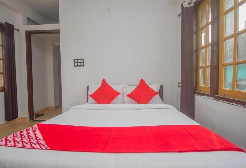 هتل Collection O Four Fox Suits