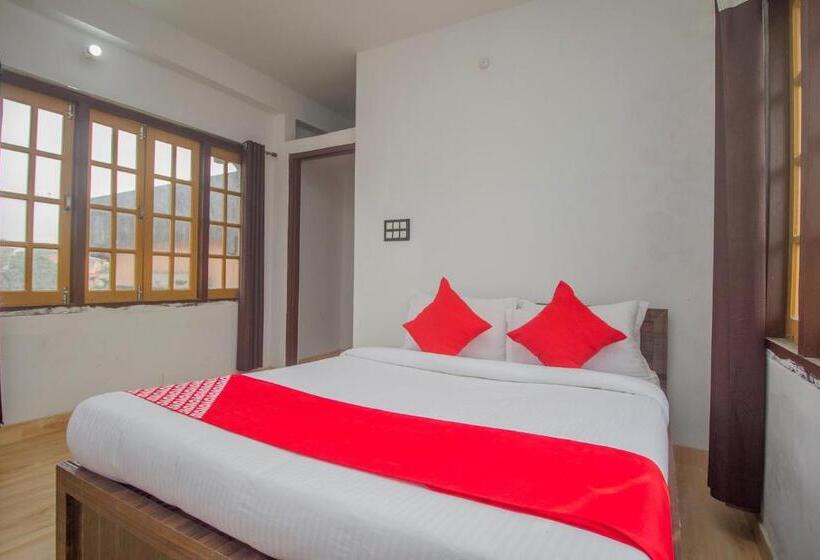 هتل Collection O Four Fox Suits