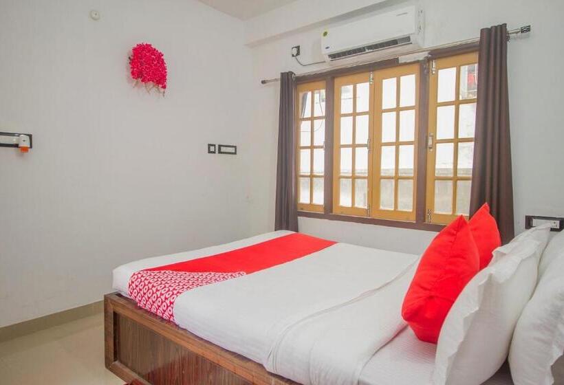 هتل Collection O Four Fox Suits