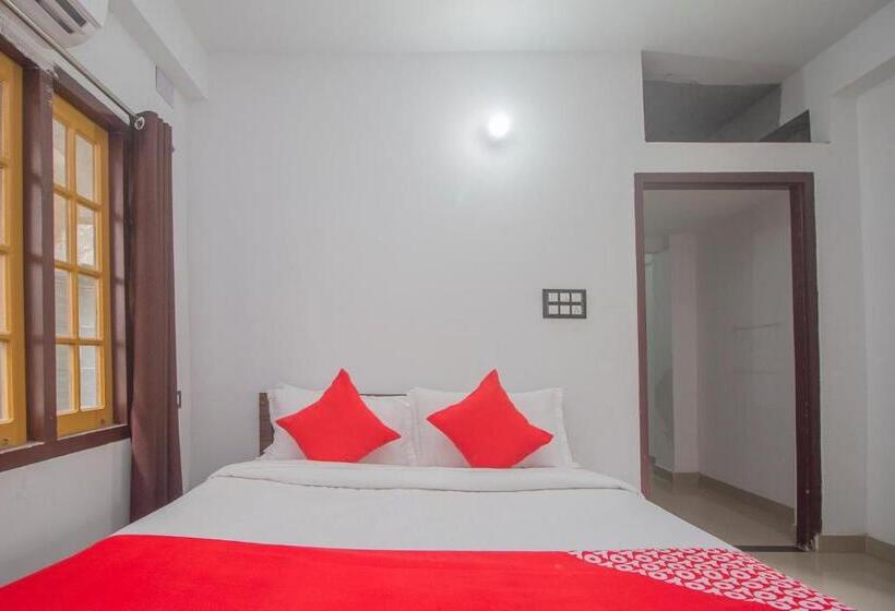 هتل Collection O Four Fox Suits