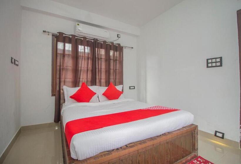 هتل Collection O Four Fox Suits