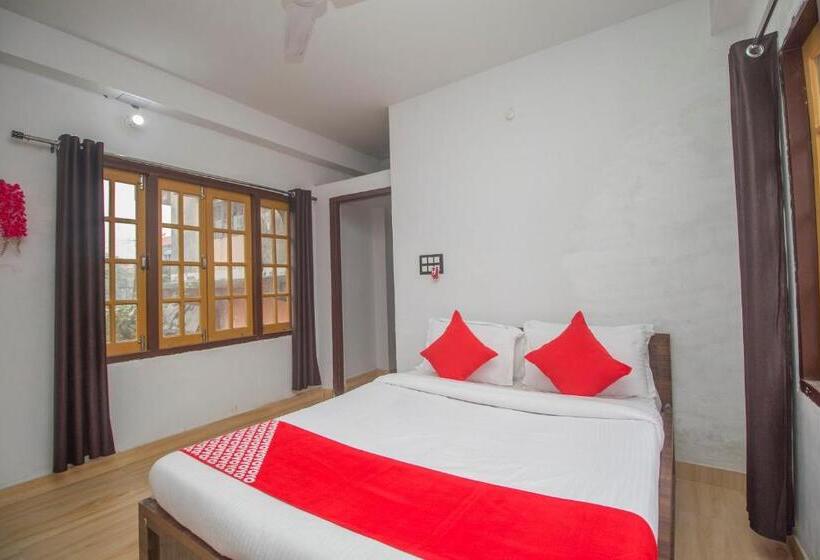 هتل Collection O Four Fox Suits