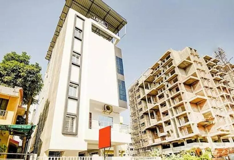 هتل Oyo 49945 Aloha Service Apartment