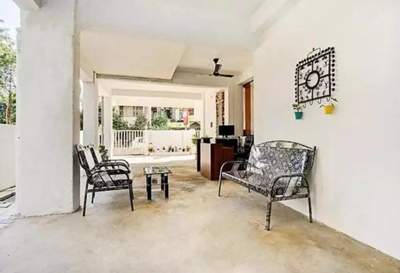هتل Oyo 49945 Aloha Service Apartment