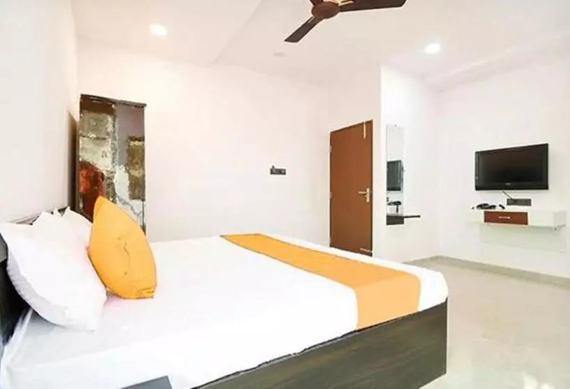 هتل Oyo 49945 Aloha Service Apartment
