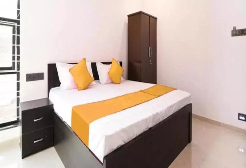 هتل Oyo 49945 Aloha Service Apartment