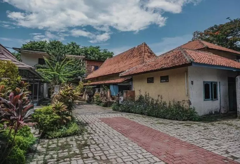 هتل Reddoorz Near Pantai Florida Anyer