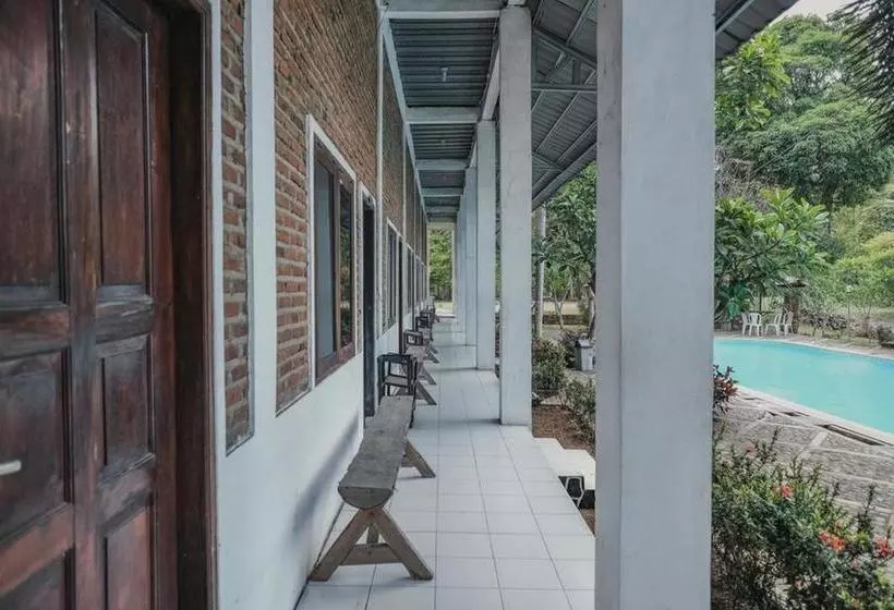 هتل Reddoorz Near Pantai Florida Anyer