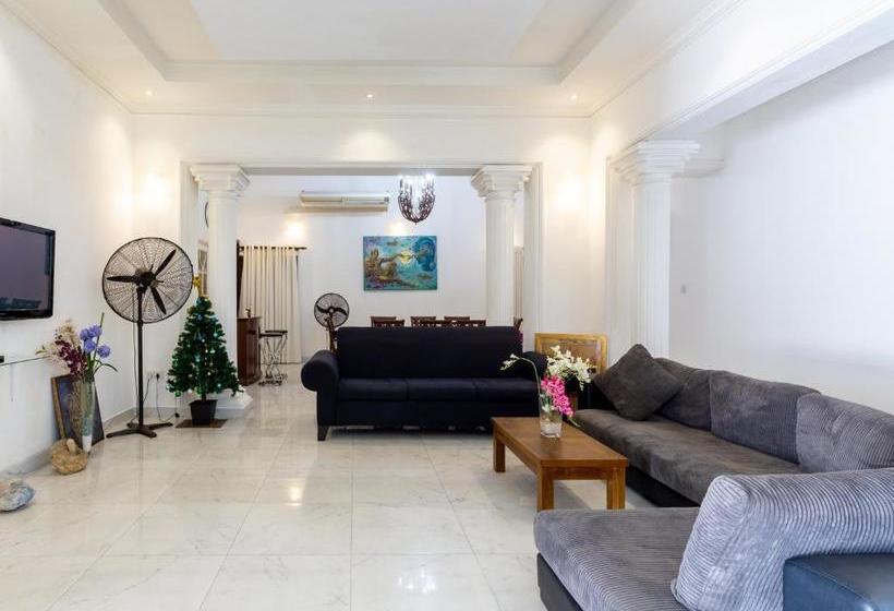 Отель Yoho Mount Republic