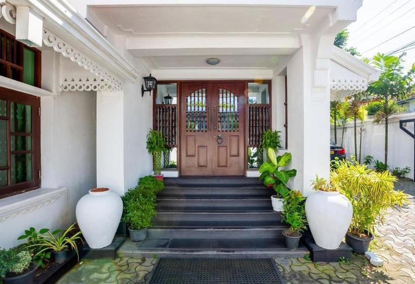 Отель Yoho Mount Republic