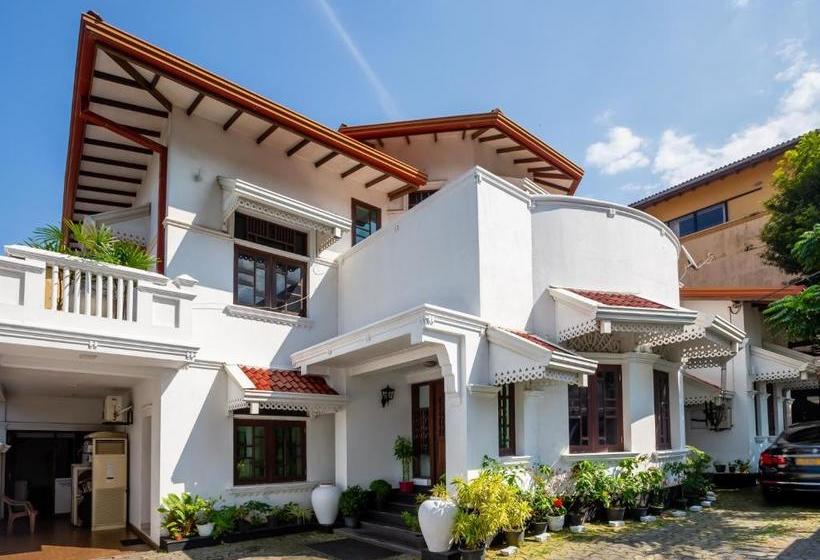 Отель Yoho Mount Republic