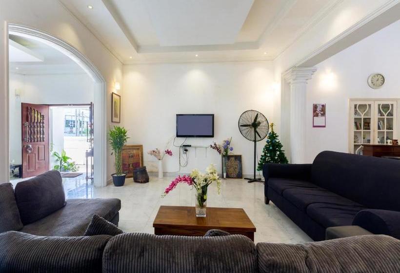 Отель Yoho Mount Republic