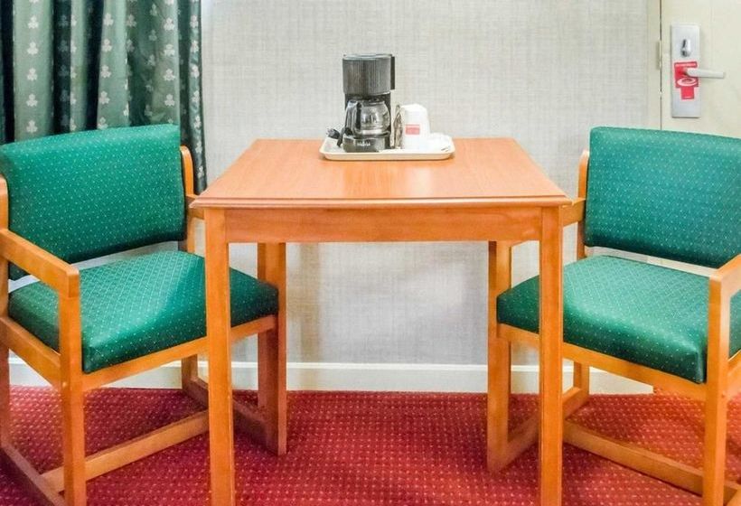 酒店 Econo Lodge Newton Falls