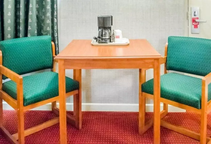 ホテル Econo Lodge Newton Falls
