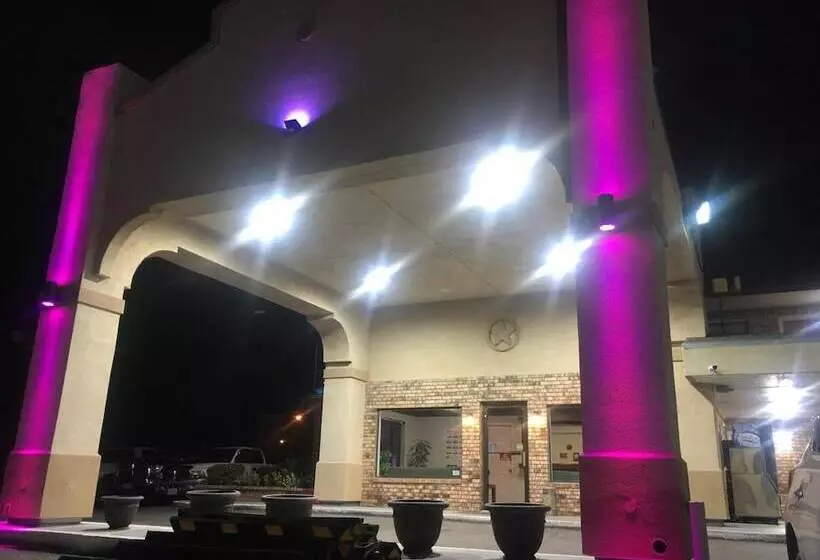 Отель Executive Inn Odessa