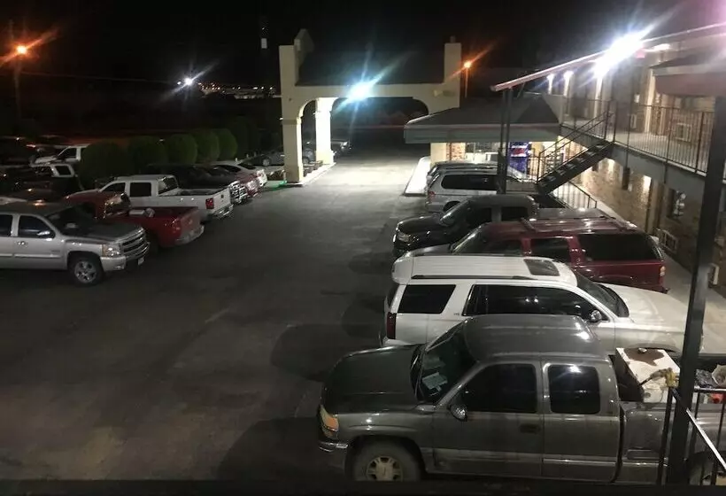 Отель Executive Inn Odessa