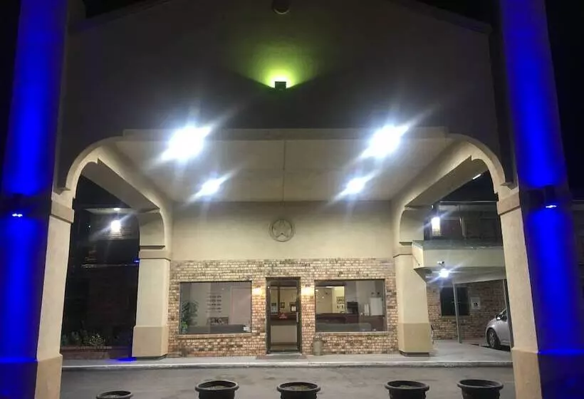 Отель Executive Inn Odessa