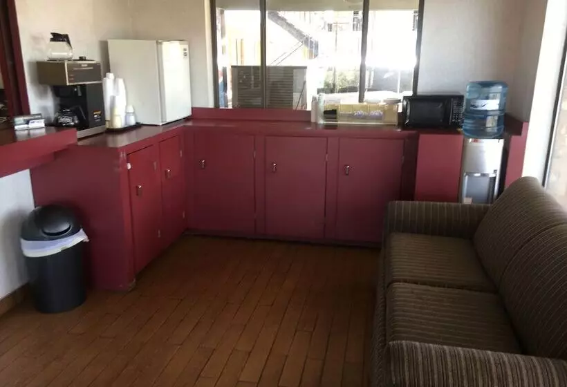 Отель Executive Inn Odessa