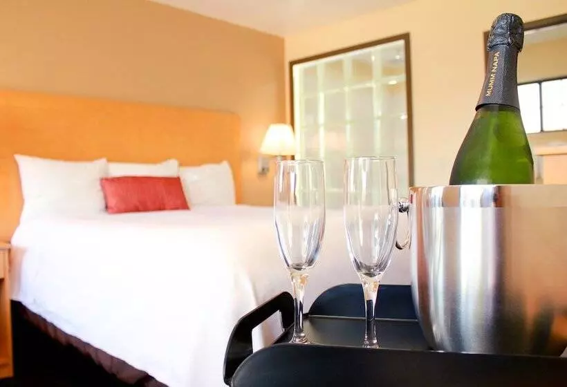 בית מלון כפרי Travelodge By Wyndham Vallejo