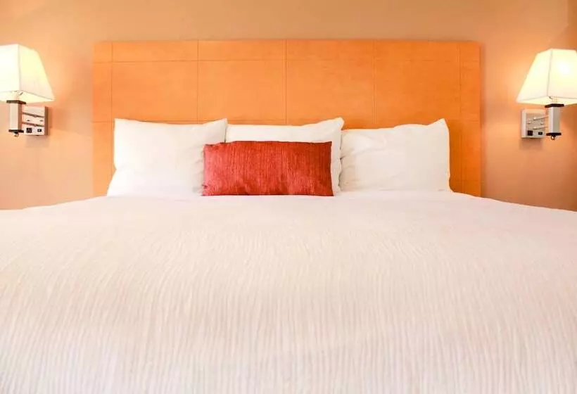 בית מלון כפרי Travelodge By Wyndham Vallejo