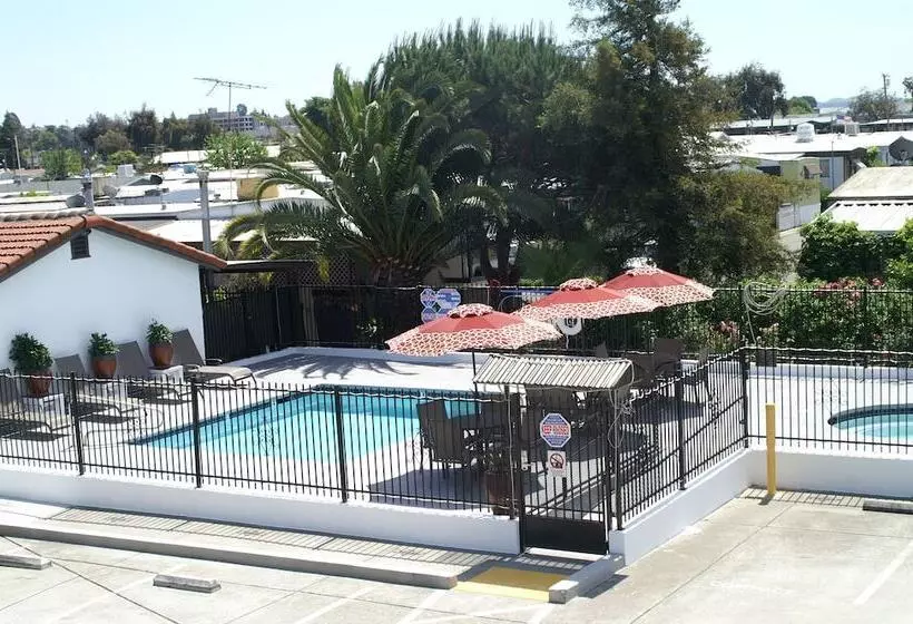 בית מלון כפרי Travelodge By Wyndham Vallejo