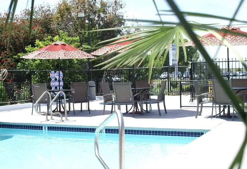 בית מלון כפרי Travelodge By Wyndham Vallejo