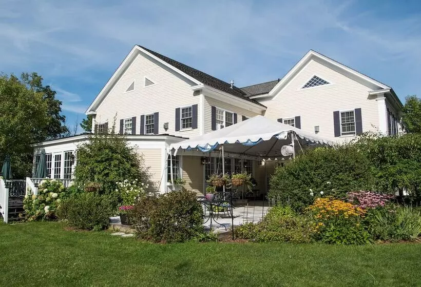 酒店 Reluctant Panther Inn & Restaurant