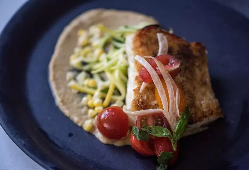 酒店 Reluctant Panther Inn & Restaurant