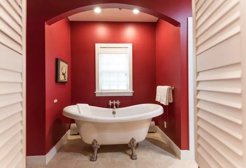 酒店 Reluctant Panther Inn & Restaurant