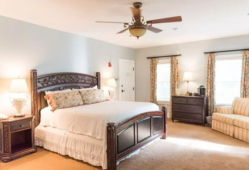 酒店 Reluctant Panther Inn & Restaurant