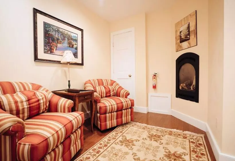 酒店 Reluctant Panther Inn & Restaurant