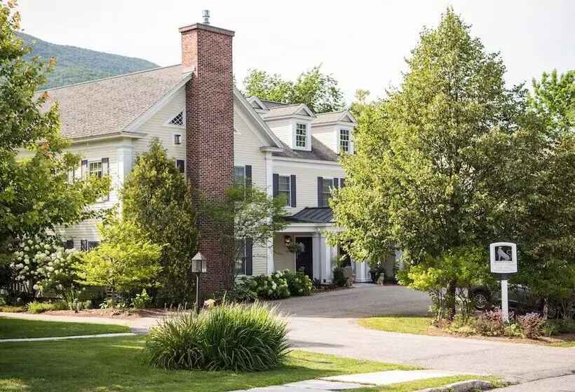 酒店 Reluctant Panther Inn & Restaurant