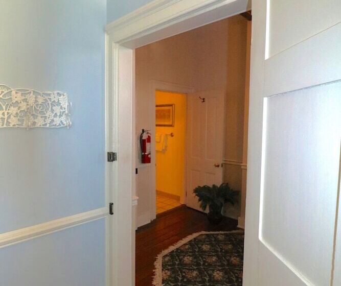 فندق The Richard Johnston Inn & 1890 Caroline House