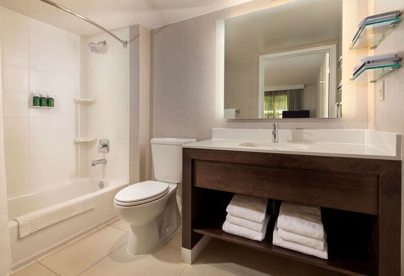 اقامتگاه Sonesta Es Suites Fresno